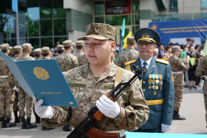 «Халықаралық ақпараттық технологиялар университеті» АҚ  әскери кафедрасы запастағы офицерлерді (ұлдар мен қыздарды) және запастағы сержанттарды (ұлдарды) даярлау бағдарламалары бойынша студенттерді оқуға қабылдауды жалғастыруда