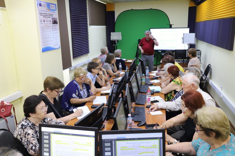 "С 13 по 20.06.2022 г. совместно с акиматом г. Алматы, районными акиматами города, с Центром активного долголетия Медеуского и Турксибского районов АО МУИТ провел курсы по Концепции «Серебряного университета»