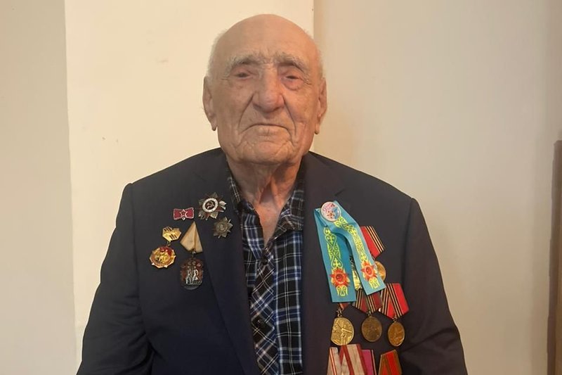 Активисты МУИТ поздравили Ветеранов ВОВ!