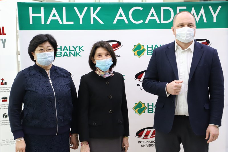 HALYK BANK ОТКРЫЛ НОВУЮ УЧЕБНУЮ ЛАБОРАТОРИЮ В МУИТ